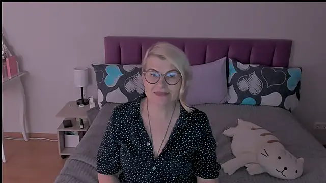 Snapshot of sabrinamacmarren chatting on 02/20/25, 04:25 sabrinamacmarren online show from 02/20/25, 04:25