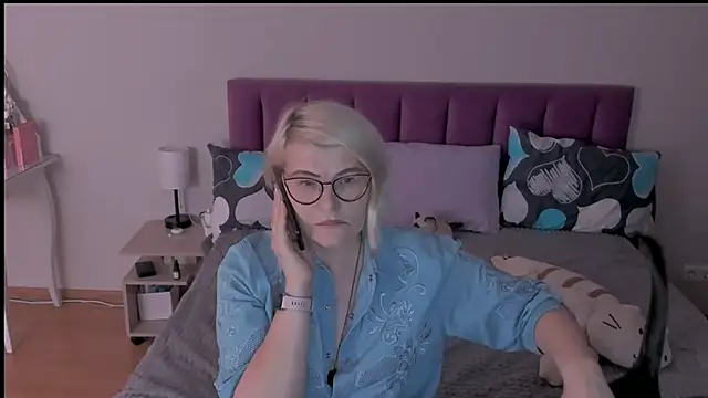 Snapshot of sabrinamacmarren chatting on 02/21/25, 06:48 sabrinamacmarren online show from 02/21/25, 06:48