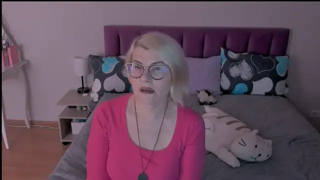 Snapshot of sabrinamacmarren chatting on 02/23/25, 06:56 sabrinamacmarren online show from 02/23/25, 06:56