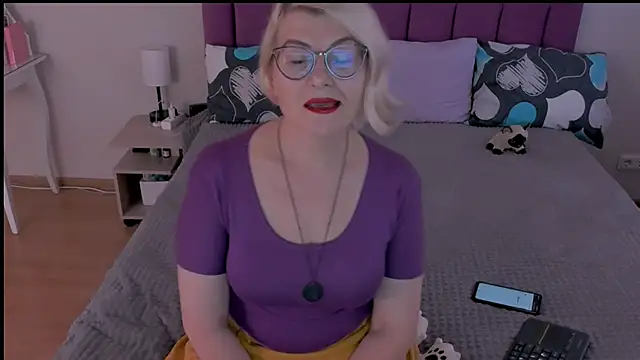 Snapshot of sabrinamacmarren chatting on 02/24/25, 01:21 sabrinamacmarren online show from 02/24/25, 01:21