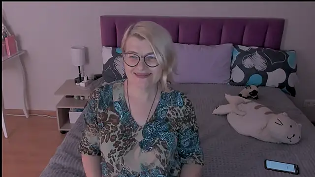 Snapshot of sabrinamacmarren chatting on 02/24/25, 06:15 sabrinamacmarren online show from 02/24/25, 06:15