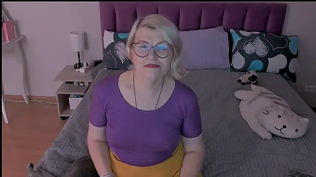 Snapshot of sabrinamacmarren chatting on 02/25/25, 04:31 sabrinamacmarren online show from 02/25/25, 04:31