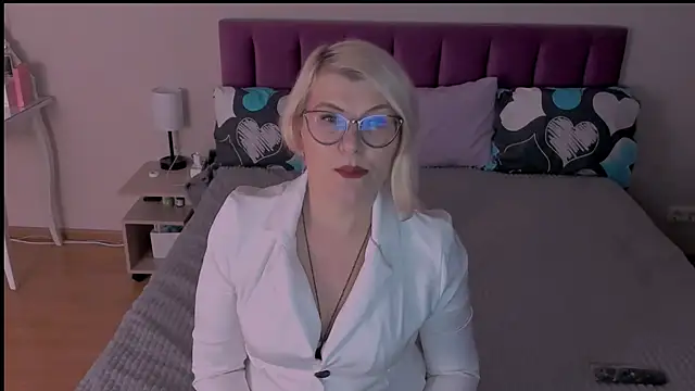 Snapshot of sabrinamacmarren chatting on 02/26/25, 04:24 sabrinamacmarren online show from 02/26/25, 04:24