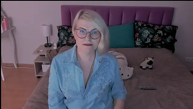 Snapshot of sabrinamacmarren chatting on 02/27/25, 04:21 sabrinamacmarren online show from 02/27/25, 04:21