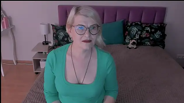 Snapshot of sabrinamacmarren chatting on 02/28/25, 04:10 sabrinamacmarren online show from 02/28/25, 04:10