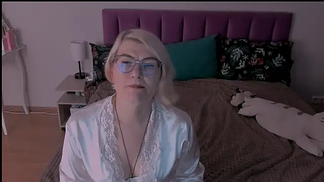 Snapshot of sabrinamacmarren chatting on 02/28/25, 11:34 sabrinamacmarren online show from 02/28/25, 11:34