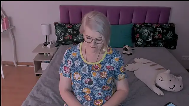 Snapshot of sabrinamacmarren chatting on 03/05/25, 08:21 sabrinamacmarren online show from 03/05/25, 08:21