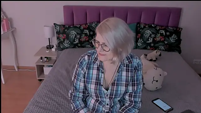 Snapshot of sabrinamacmarren chatting on 03/07/25, 06:54 sabrinamacmarren online show from 03/07/25, 06:54