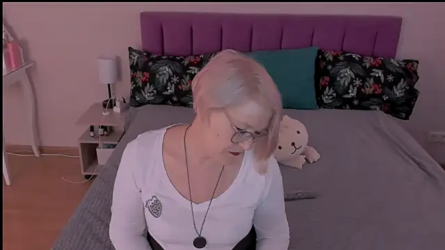 Snapshot of sabrinamacmarren chatting on 03/08/25, 05:17 sabrinamacmarren online show from 03/08/25, 05:17