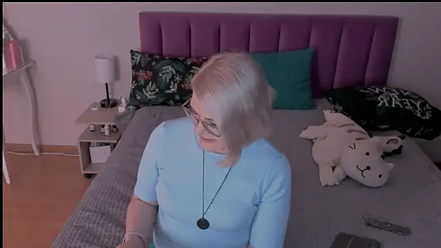 Snapshot of sabrinamacmarren chatting on 03/08/25, 07:53 sabrinamacmarren online show from 03/08/25, 07:53