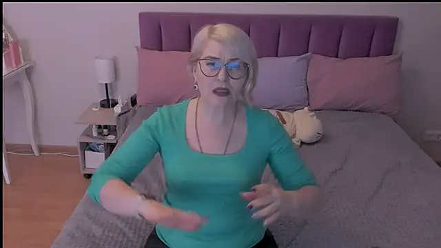 Snapshot of sabrinamacmarren chatting on 03/10/25, 08:56 sabrinamacmarren online show from 03/10/25, 08:56