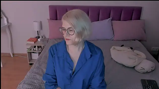 Snapshot of sabrinamacmarren chatting on 03/11/25, 07:25 sabrinamacmarren online show from 03/11/25, 07:25