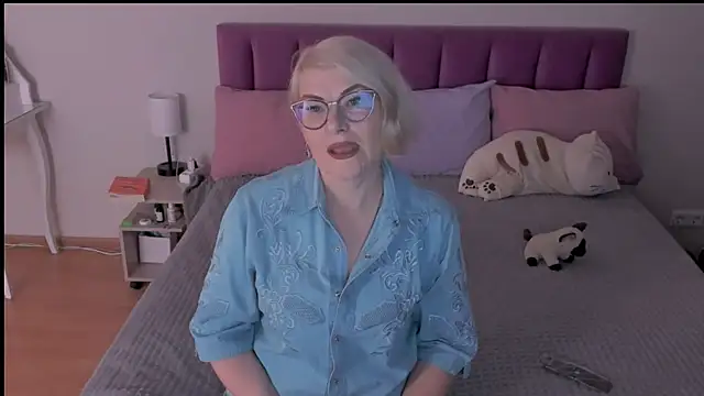 Snapshot of sabrinamacmarren chatting on 03/13/25, 05:28 sabrinamacmarren online show from 03/13/25, 05:28