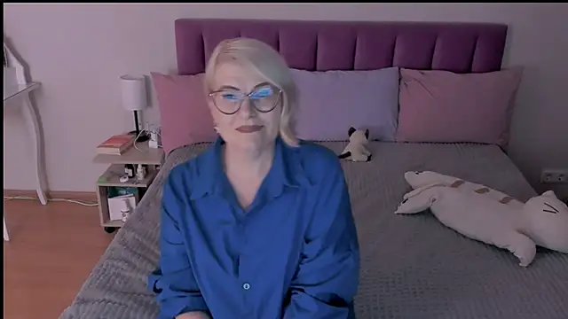 Snapshot of sabrinamacmarren chatting on 03/14/25, 09:43 sabrinamacmarren online show from 03/14/25, 09:43