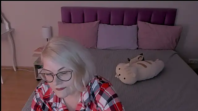 Snapshot of sabrinamacmarren chatting on 03/15/25, 04:54 sabrinamacmarren online show from 03/15/25, 04:54