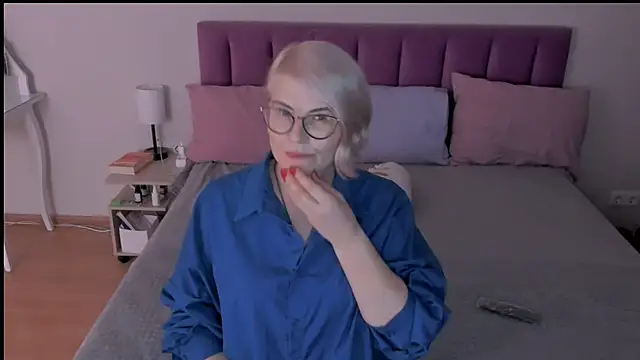 Snapshot of sabrinamacmarren chatting on 03/19/25, 06:23 sabrinamacmarren online show from 03/19/25, 06:23