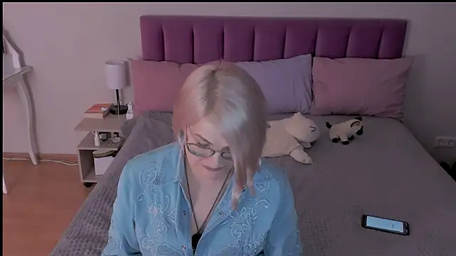 Snapshot of sabrinamacmarren chatting on 03/21/25, 11:01 sabrinamacmarren online show from 03/21/25, 11:01