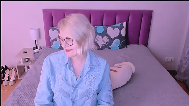 Snapshot of sabrinamacmarren chatting on 09/08/25, 05:12 sabrinamacmarren online show from 09/08/25, 05:12