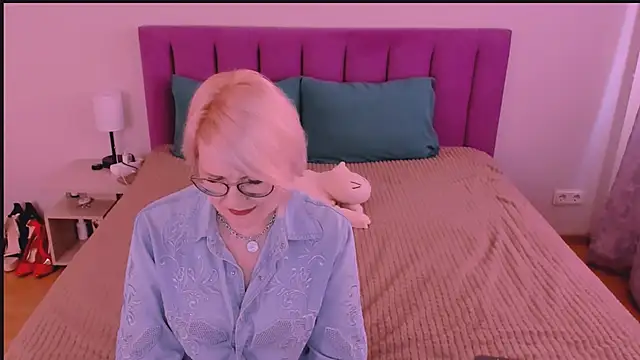 Snapshot of sabrinamacmarren chatting on 09/11/25, 02:39 sabrinamacmarren online show from 09/11/25, 02:39