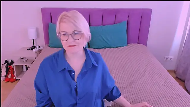 Snapshot of sabrinamacmarren chatting on 09/12/25, 09:42 sabrinamacmarren online show from 09/12/25, 09:42