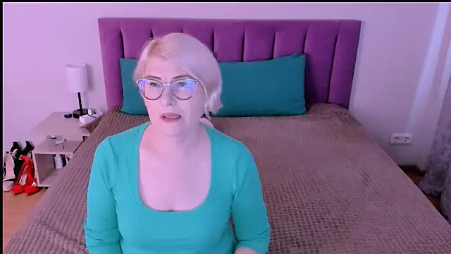 Snapshot of sabrinamacmarren chatting on 09/13/25, 02:39 sabrinamacmarren online show from 09/13/25, 02:39