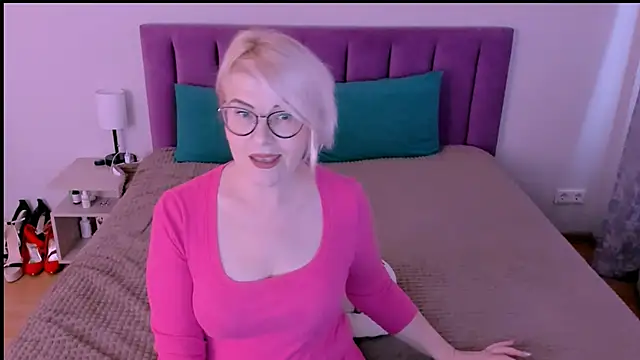 Snapshot of sabrinamacmarren chatting on 09/21/25, 03:02 sabrinamacmarren online show from 09/21/25, 03:02