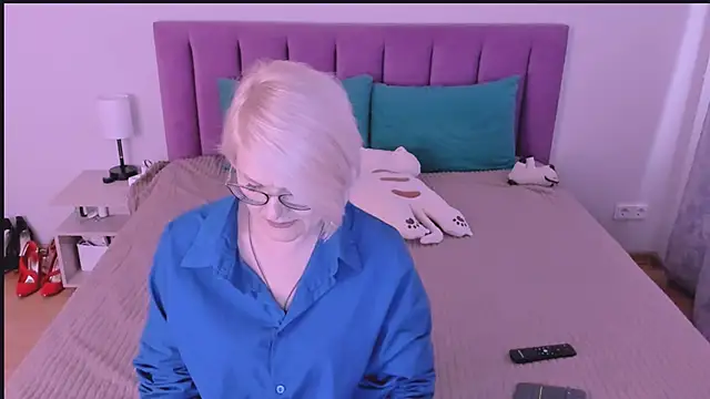 Snapshot of sabrinamacmarren chatting on 09/25/25, 02:54 sabrinamacmarren online show from 09/25/25, 02:54