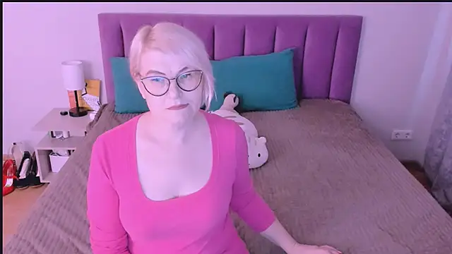 Snapshot of sabrinamacmarren chatting on 09/27/25, 03:17 sabrinamacmarren online show from 09/27/25, 03:17