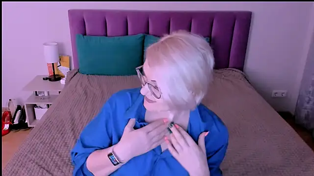 Snapshot of sabrinamacmarren chatting on 09/30/25, 04:01 sabrinamacmarren online show from 09/30/25, 04:01