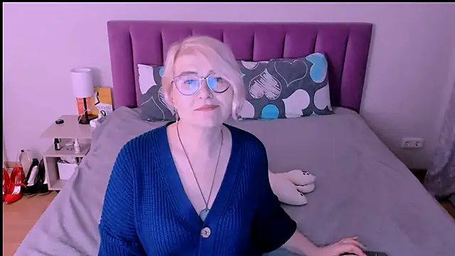 Snapshot of sabrinamacmarren chatting on 10/03/25, 07:00 sabrinamacmarren online show from 10/03/25, 07:00