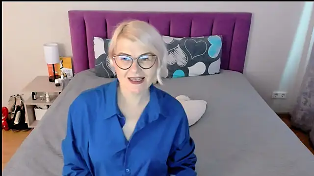 Snapshot of sabrinamacmarren chatting on 10/06/25, 02:25 sabrinamacmarren online show from 10/06/25, 02:25