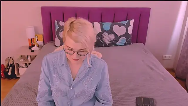 Snapshot of sabrinamacmarren chatting on 10/09/25, 11:41 sabrinamacmarren online show from 10/09/25, 11:41