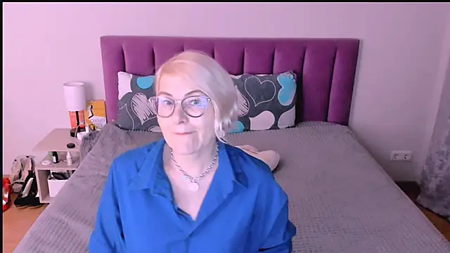 Snapshot of sabrinamacmarren chatting on 10/12/25, 03:22 sabrinamacmarren online show from 10/12/25, 03:22