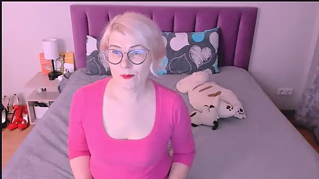 Snapshot of sabrinamacmarren chatting on 10/16/25, 04:41 sabrinamacmarren online show from 10/16/25, 04:41