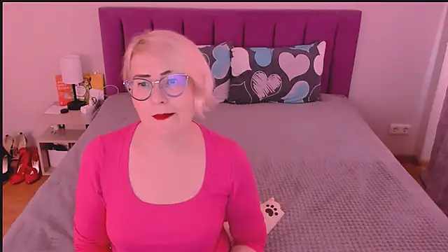 Snapshot of sabrinamacmarren chatting on 10/17/25, 01:35 sabrinamacmarren online show from 10/17/25, 01:35