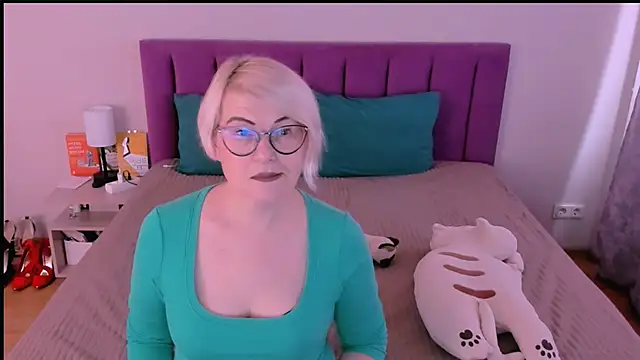 Snapshot of sabrinamacmarren chatting on 10/22/25, 09:31 sabrinamacmarren online show from 10/22/25, 09:31