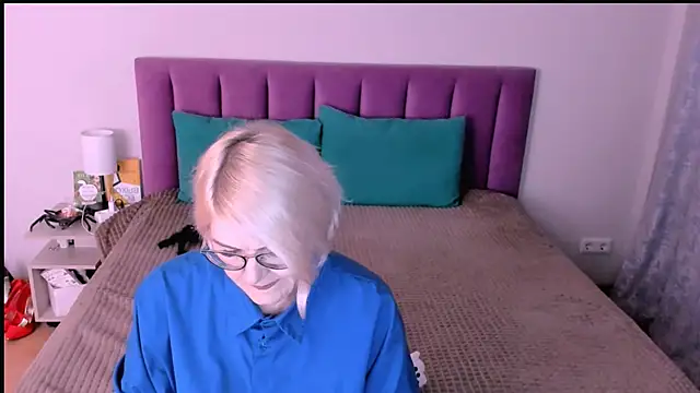 Snapshot of sabrinamacmarren chatting on 10/30/25, 03:35 sabrinamacmarren online show from 10/30/25, 03:35