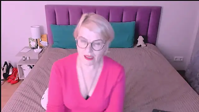 Snapshot of sabrinamacmarren chatting on 11/01/25, 03:03 sabrinamacmarren online show from 11/01/25, 03:03