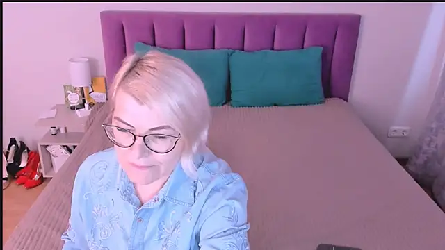 Snapshot of sabrinamacmarren chatting on 11/02/25, 01:13 sabrinamacmarren online show from 11/02/25, 01:13