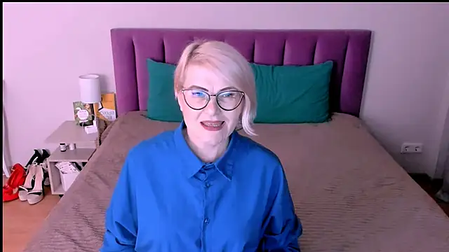 Snapshot of sabrinamacmarren chatting on 11/03/25, 03:24 sabrinamacmarren online show from 11/03/25, 03:24