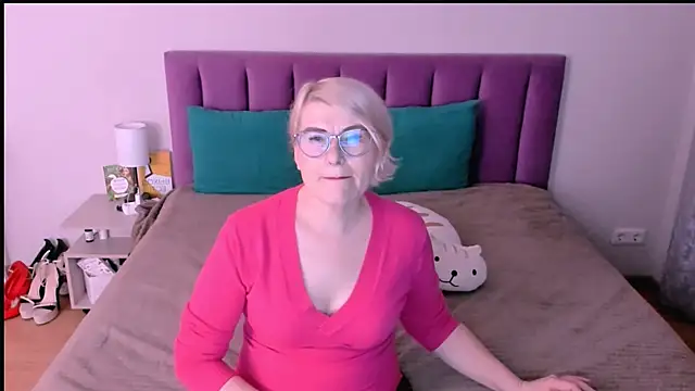 Snapshot of sabrinamacmarren chatting on 11/07/25, 04:29 sabrinamacmarren online show from 11/07/25, 04:29