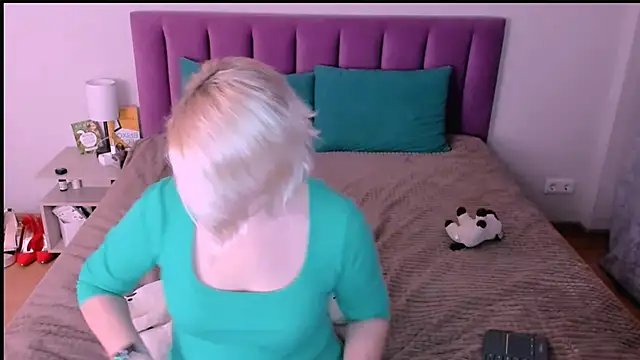 Snapshot of sabrinamacmarren chatting on 11/11/25, 02:50 sabrinamacmarren online show from 11/11/25, 02:50