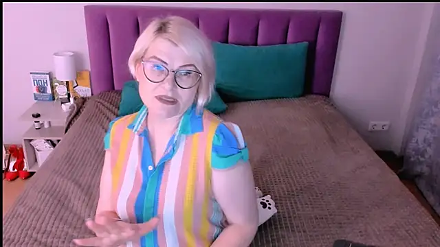 Snapshot of sabrinamacmarren chatting on 11/12/25, 01:55 sabrinamacmarren online show from 11/12/25, 01:55