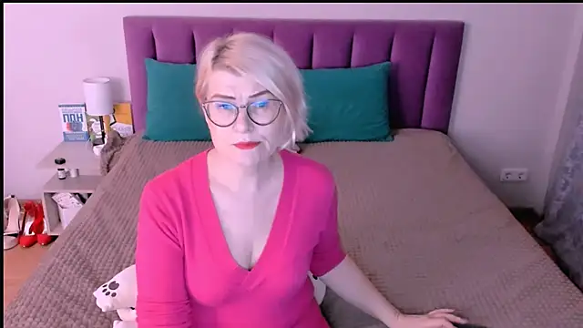 Snapshot of sabrinamacmarren chatting on 11/13/25, 03:22 sabrinamacmarren online show from 11/13/25, 03:22