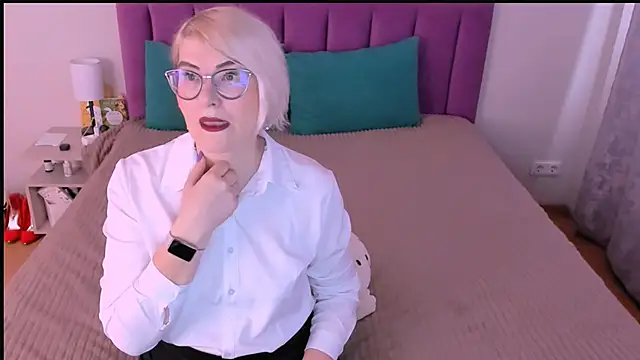 Snapshot of sabrinamacmarren chatting on 11/18/25, 07:57 sabrinamacmarren online show from 11/18/25, 07:57