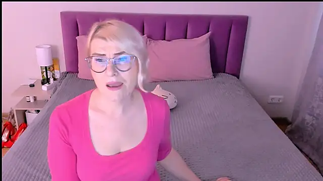 Snapshot of sabrinamacmarren chatting on 11/19/25, 06:35 sabrinamacmarren online show from 11/19/25, 06:35