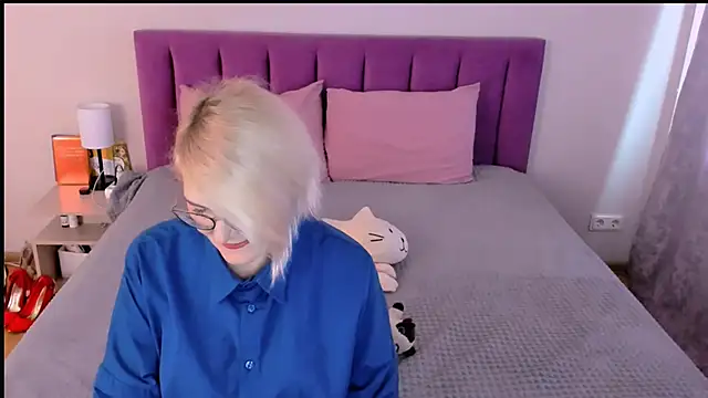 Snapshot of sabrinamacmarren chatting on 11/20/25, 10:48 sabrinamacmarren online show from 11/20/25, 10:48