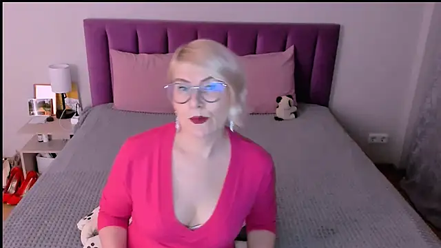 Snapshot of sabrinamacmarren chatting on 11/22/25, 02:16 sabrinamacmarren online show from 11/22/25, 02:16