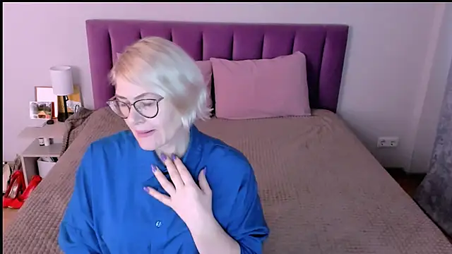 Snapshot of sabrinamacmarren chatting on 11/23/25, 12:27 sabrinamacmarren online show from 11/23/25, 12:27