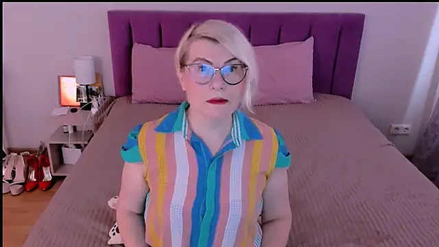 Snapshot of sabrinamacmarren chatting on 11/24/25, 09:53 sabrinamacmarren online show from 11/24/25, 09:53